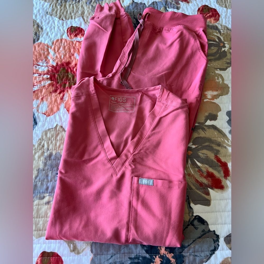 Women’s figs scrubs
